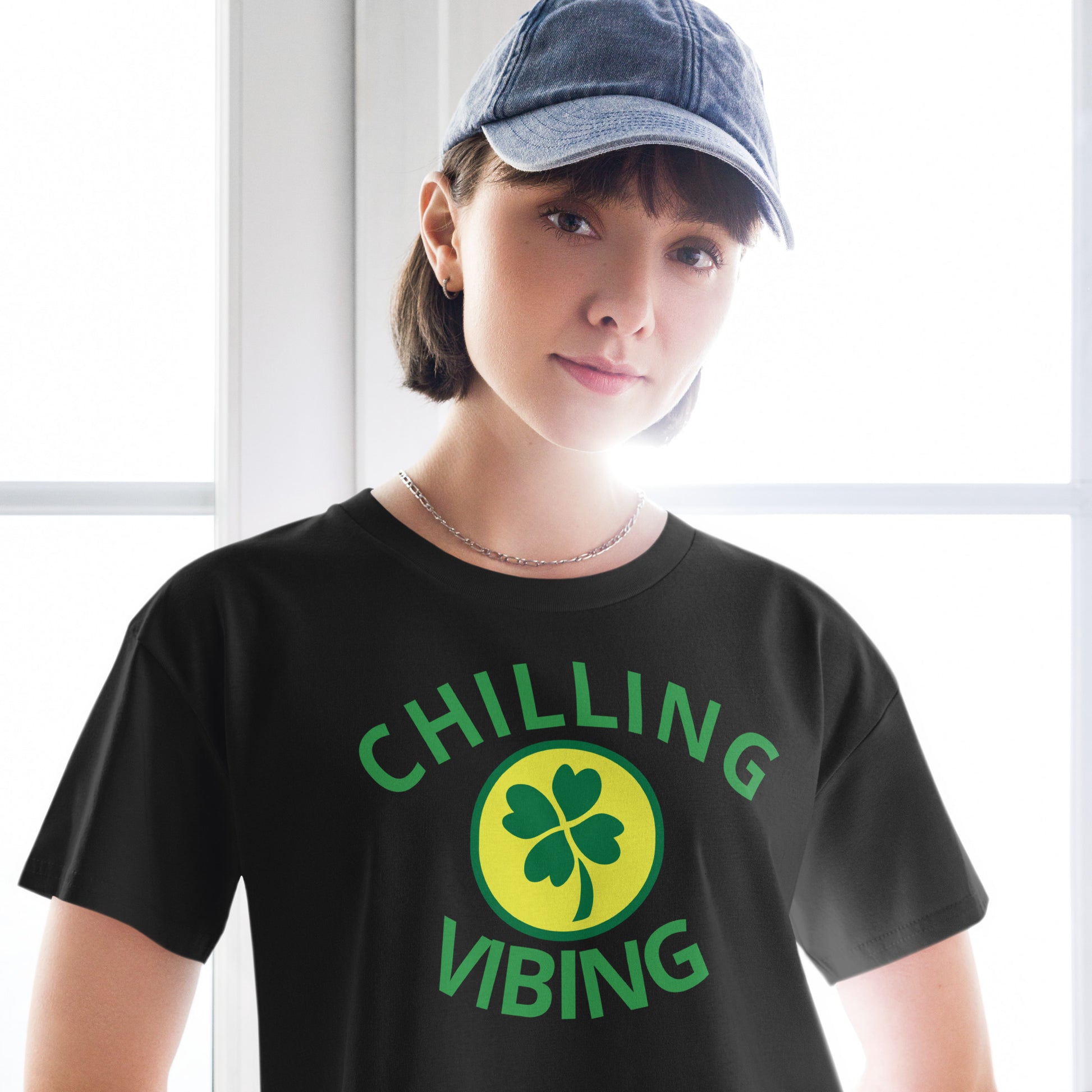Women’s Clover Chilling N Vibing Crop Top - CHILLING N VIBING 😎
