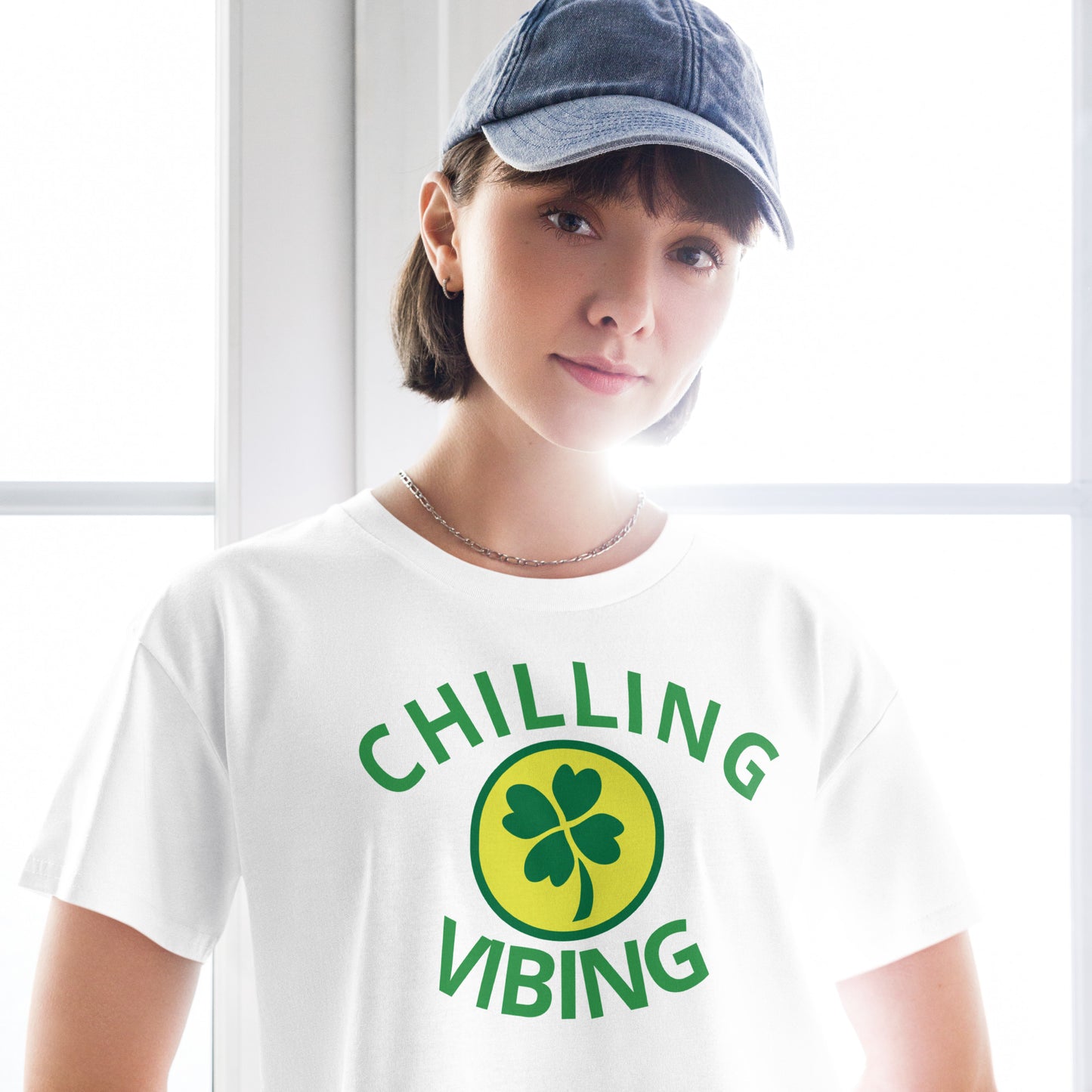 Women’s Clover Chilling N Vibing Crop Top - CHILLING N VIBING 😎