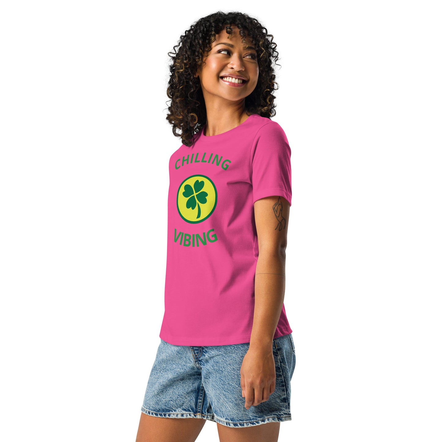 Women's Clover Chilling N Vibing Relaxed T-Shirt - CHILLING N VIBING 😎