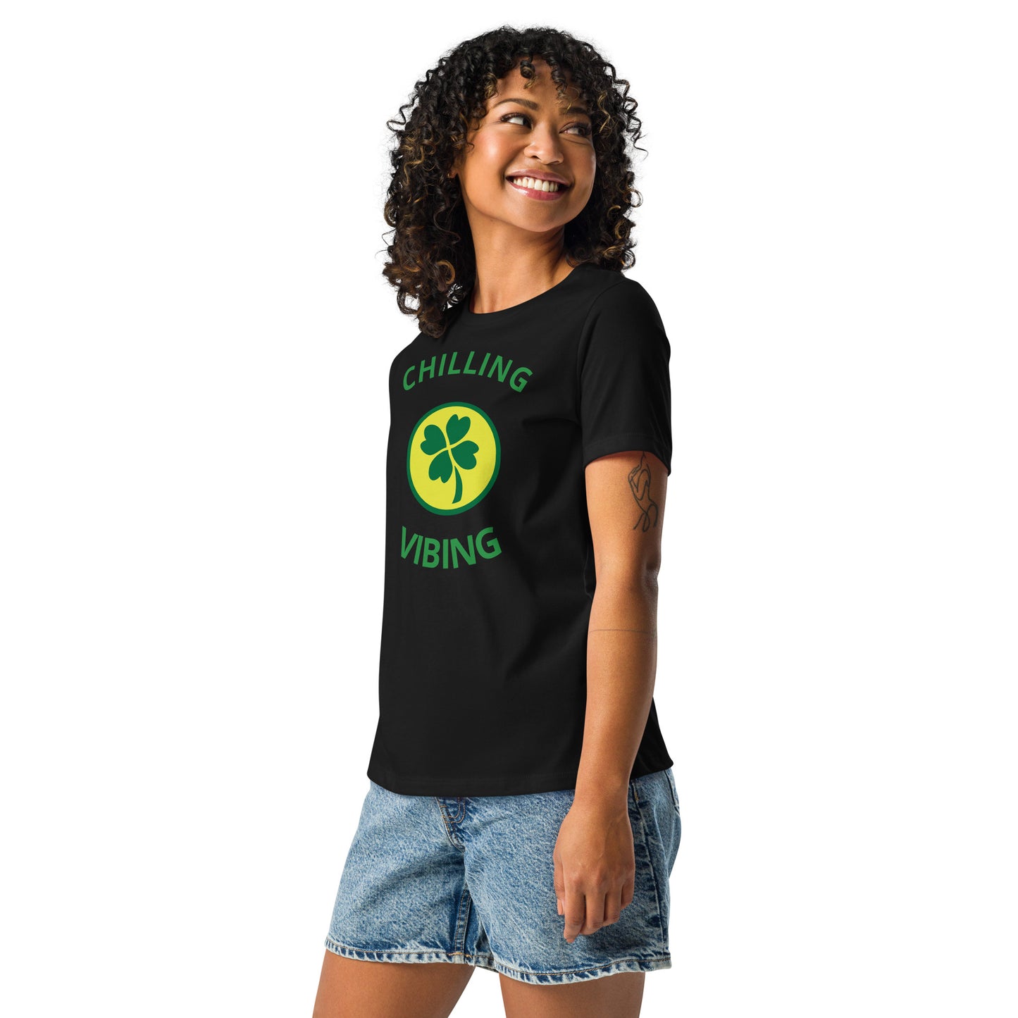 Women's Clover Chilling N Vibing Relaxed T-Shirt - CHILLING N VIBING 😎