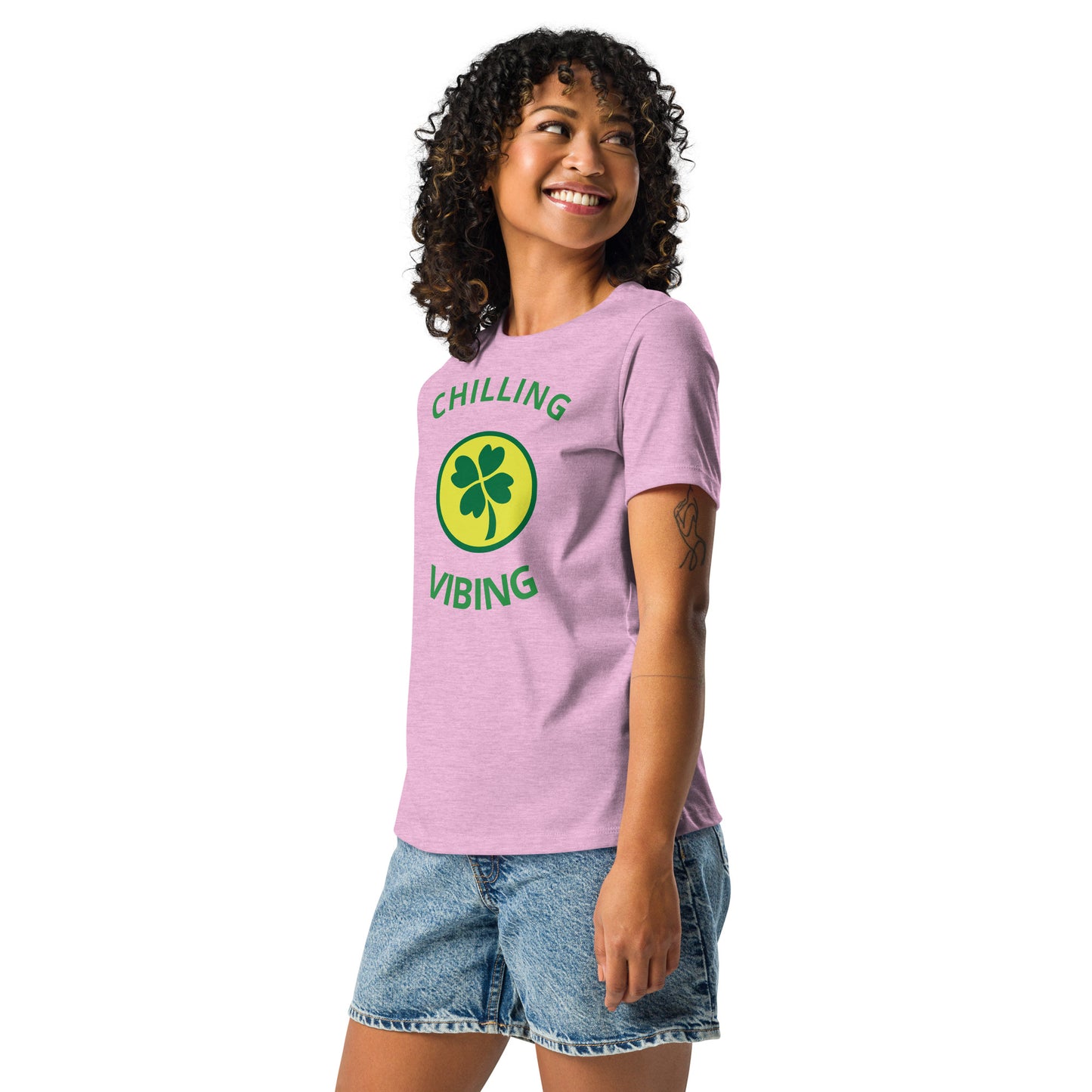 Women's Clover Chilling N Vibing Relaxed T-Shirt - CHILLING N VIBING 😎