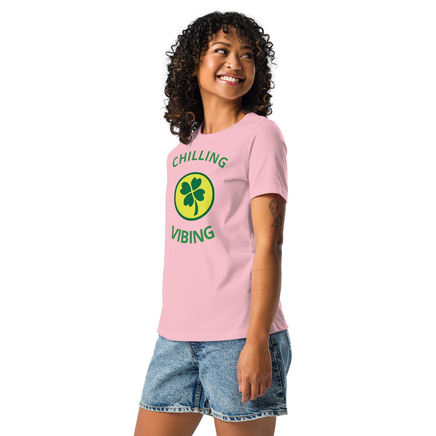 Women's Clover Chilling N Vibing Relaxed T-Shirt - CHILLING N VIBING 😎