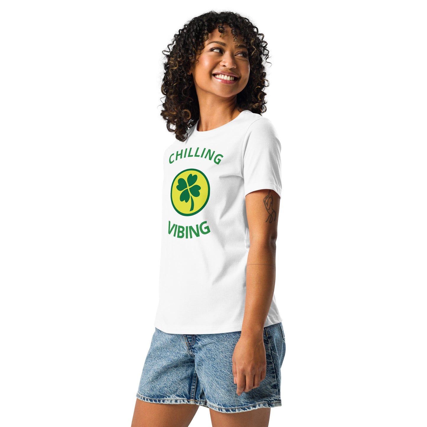 Women's Clover Chilling N Vibing Relaxed T-Shirt - CHILLING N VIBING 😎